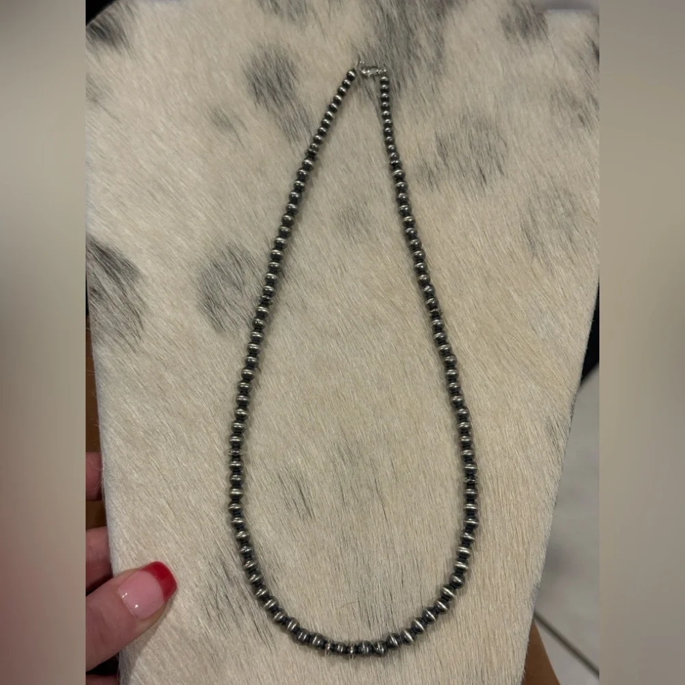 Native American Sterling Silver Graduated 5mm Navajo Pearl Saucer Necklace 18”